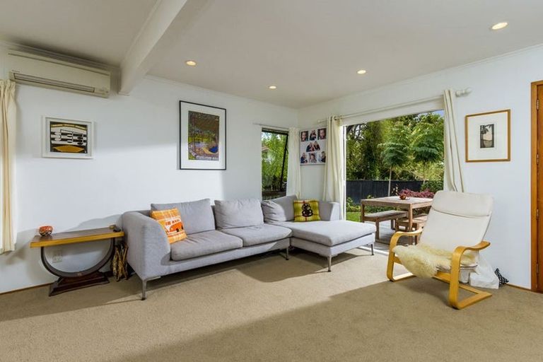Photo of property in 1/47 Selwyn Crescent, Forrest Hill, Auckland, 0620