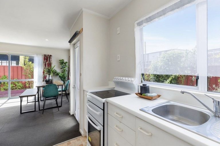 Photo of property in 3/61 Main Road, Titahi Bay, Porirua, 5022