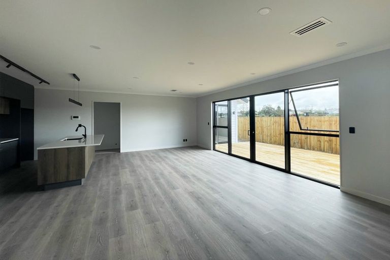 Photo of property in 31 Cara Avenue, Kumeu, 0810