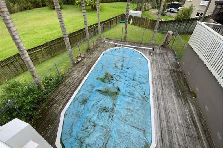 Photo of property in 10 Lowtherhurst Road, Massey, Auckland, 0614