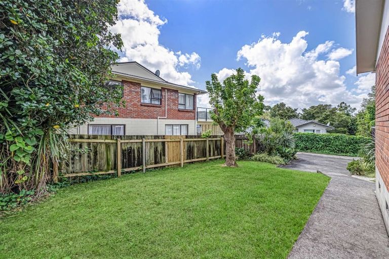 Photo of property in 1/11 Glenfern Road, Mellons Bay, Auckland, 2014