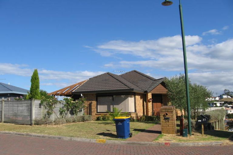 Photo of property in 39 Mandeville Place, Unsworth Heights, Auckland, 0632