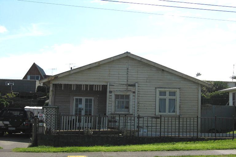 Photo of property in 4 Tregenna Street, Castlecliff, Whanganui, 4501