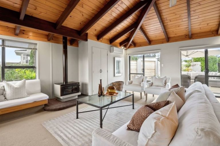 Photo of property in 14 Fielding Crescent, Farm Cove, Auckland, 2012