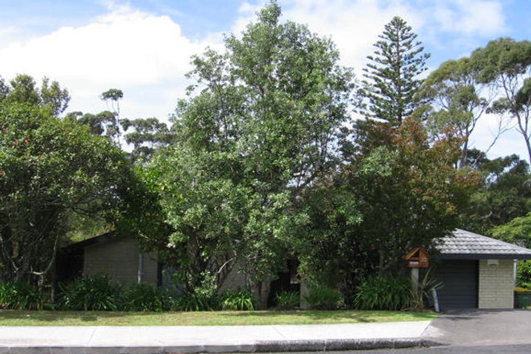 Photo of property in 10 Cloverly Crescent, Campbells Bay, Auckland, 0630