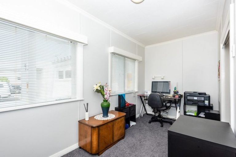 Photo of property in 33 Cobden Street, Westport, 7825