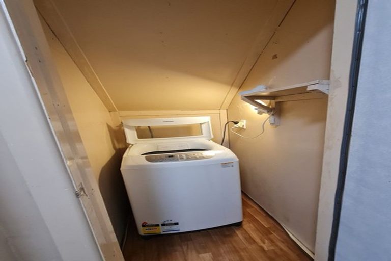 Photo of property in 15 Noeleen Street, Glenfield, Auckland, 0629