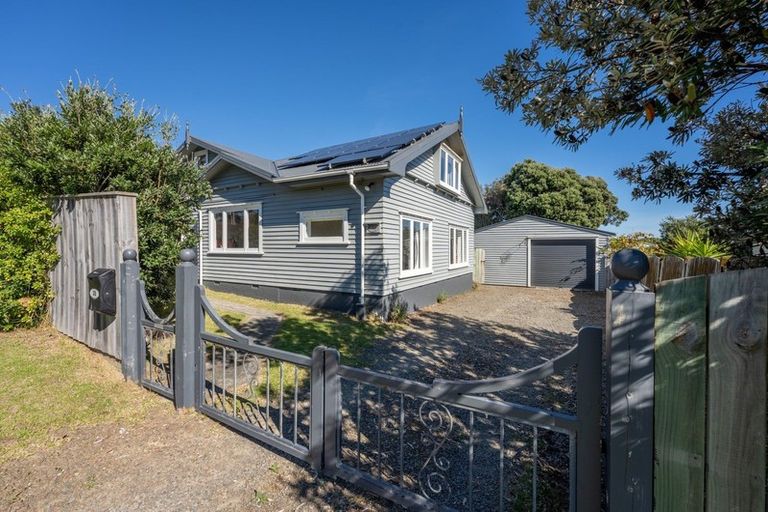 Photo of property in 35 Toi Street, Otaki Beach, Otaki, 5512