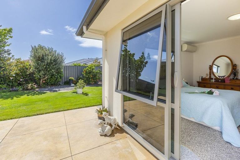 Photo of property in 76 Orotu Drive, Poraiti, Napier, 4112