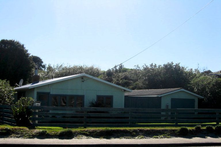 Photo of property in 646 Waitarere Beach Road, Waitarere Beach, Levin, 5510