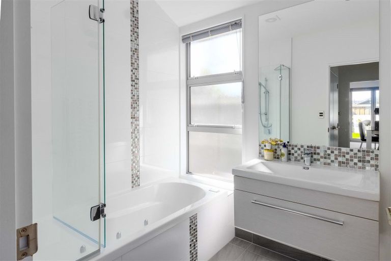 Photo of property in 37a Country Palms Drive, Halswell, Christchurch, 8025