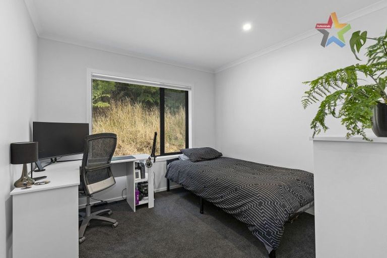Photo of property in 15 Te Awa Rere Grove, Stokes Valley, Lower Hutt, 5019