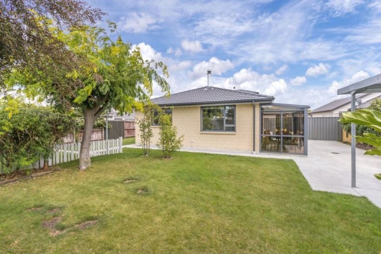 Photo of property in 2/14 Lamorna Road, Parklands, Christchurch, 8083