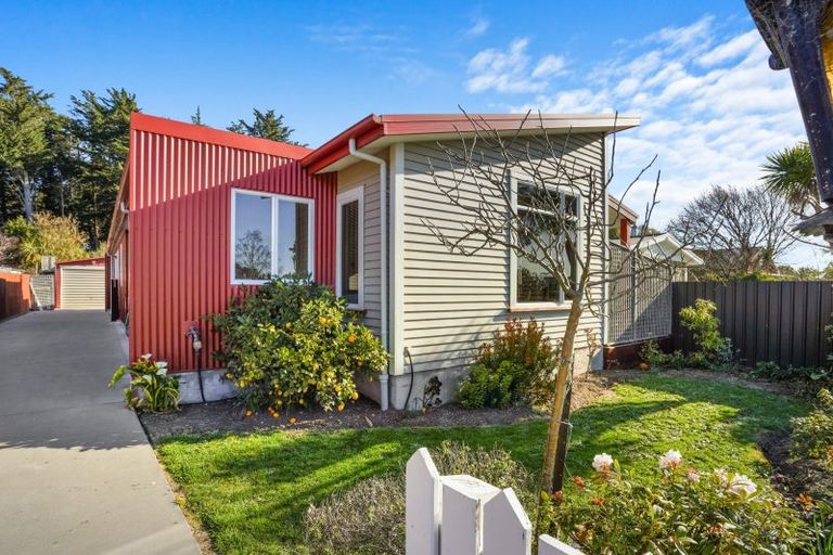 Photo of property in 17 Kiwi Avenue, Waikuku Beach, 7473