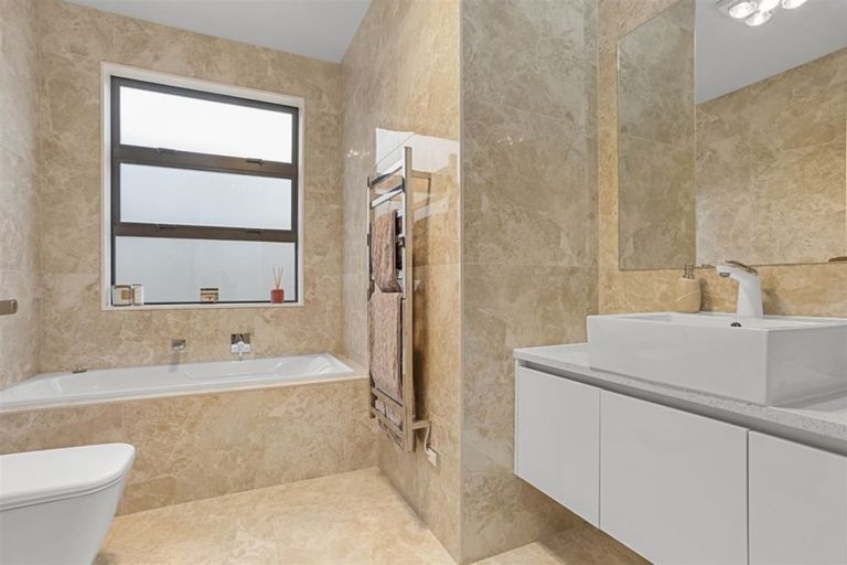 Photo of property in 16 Huarahi Pai Road, Huapai, Kumeu, 0810