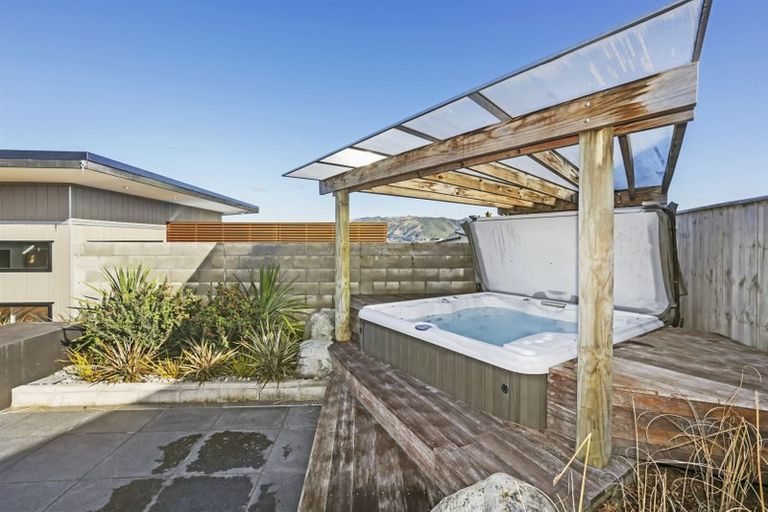 Photo of property in 11 Sumner Terrace, Aotea, Porirua, 5024