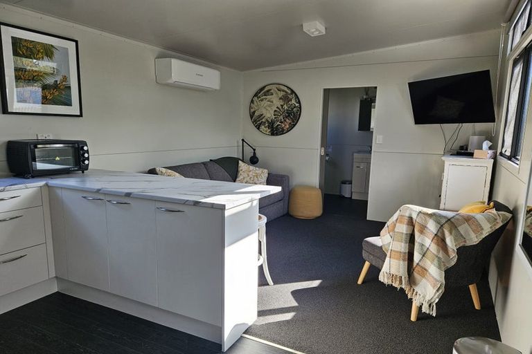 Photo of property in 52a Ferry Parade, Herald Island, Auckland, 0618