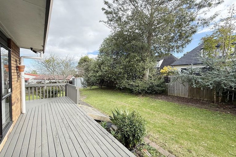 Photo of property in 9 Cambric Place, Botany Downs, Auckland, 2010