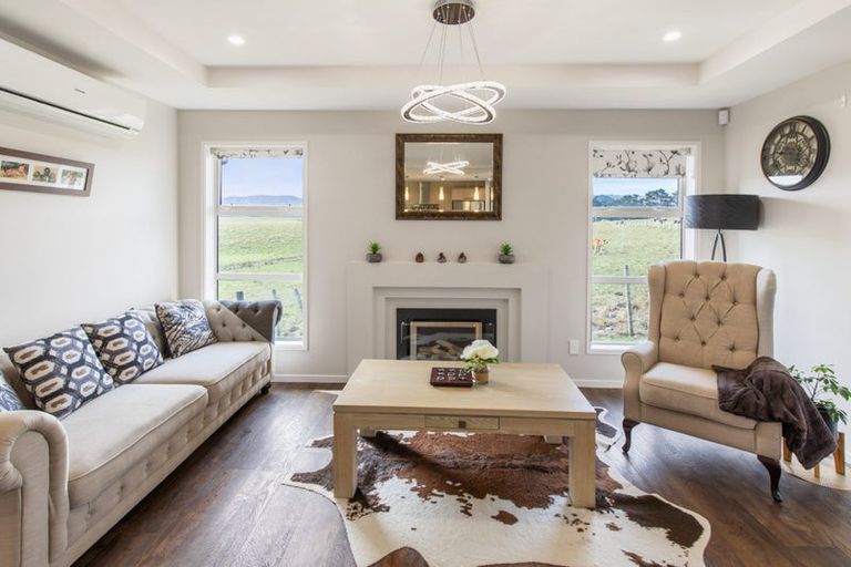 Photo of property in 206 Pacific Drive, Fitzherbert, Palmerston North, 4410