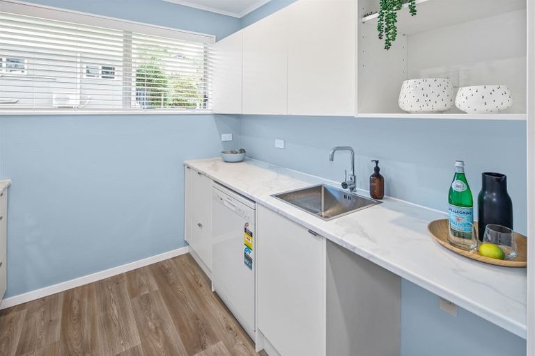 Photo of property in 7 Cyril Way, Paparangi, Wellington, 6037