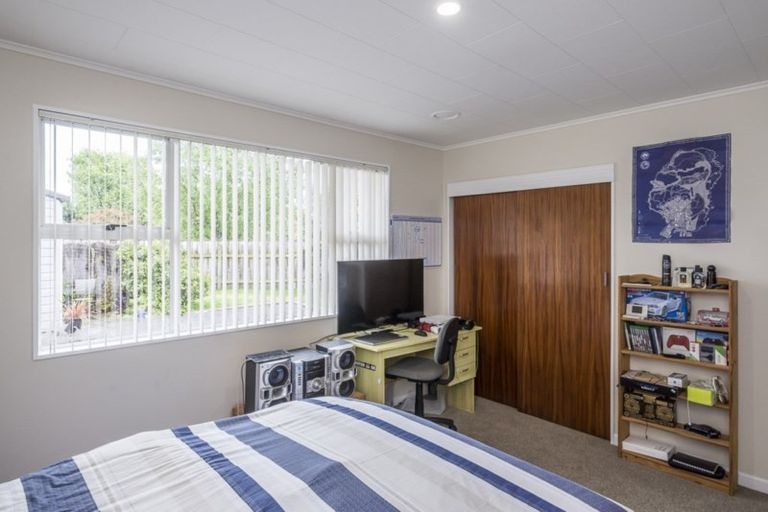 Photo of property in 2 Hillcrest Road, Raumati South, Paraparaumu, 5032