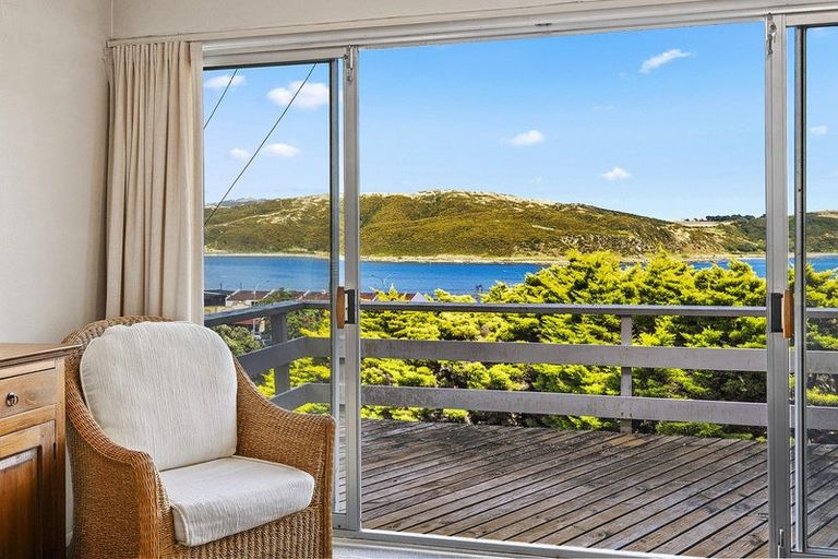 Photo of property in 5b Acheron Road, Paremata, Porirua, 5026