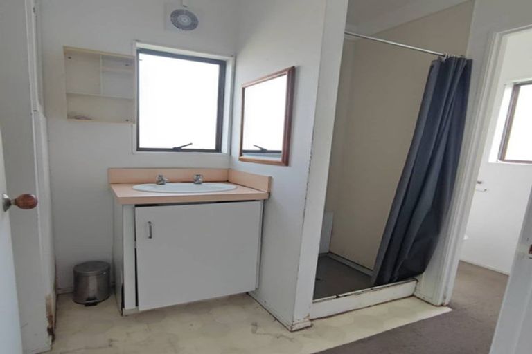 Photo of property in 2 Henwood Road, Mangere East, Auckland, 2024