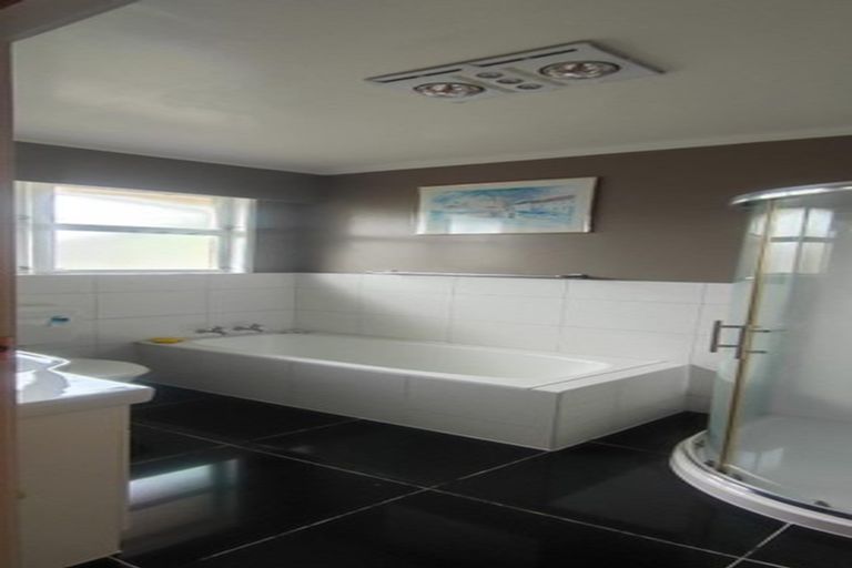 Photo of property in 6 Robert Grigg Place, Hamilton East, Hamilton, 3216