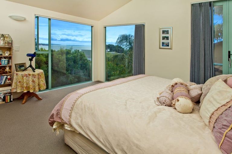 Photo of property in 2/42 Churchill Road, Murrays Bay, Auckland, 0630