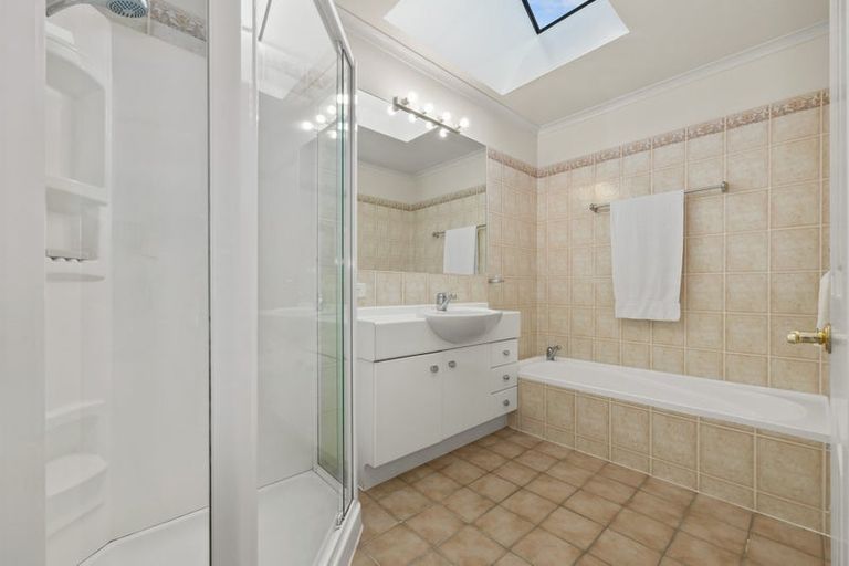 Photo of property in 16 Cranbrook Grove, Waikanae, 5036