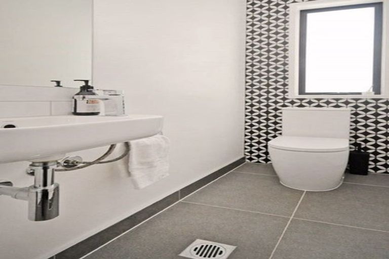 Photo of property in 25/1 Scott Road, Hobsonville, Auckland, 0616