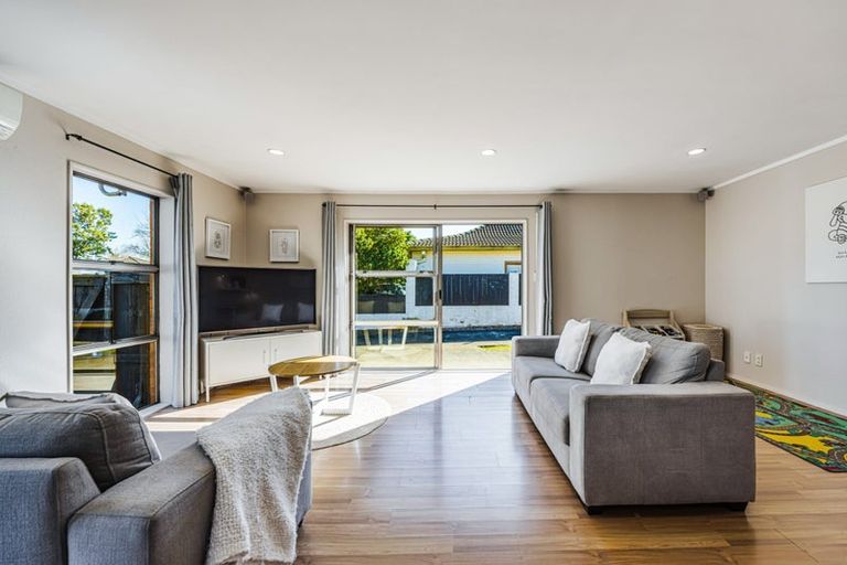 Photo of property in 1/22 Beaumaris Way, Conifer Grove, Takanini, 2112