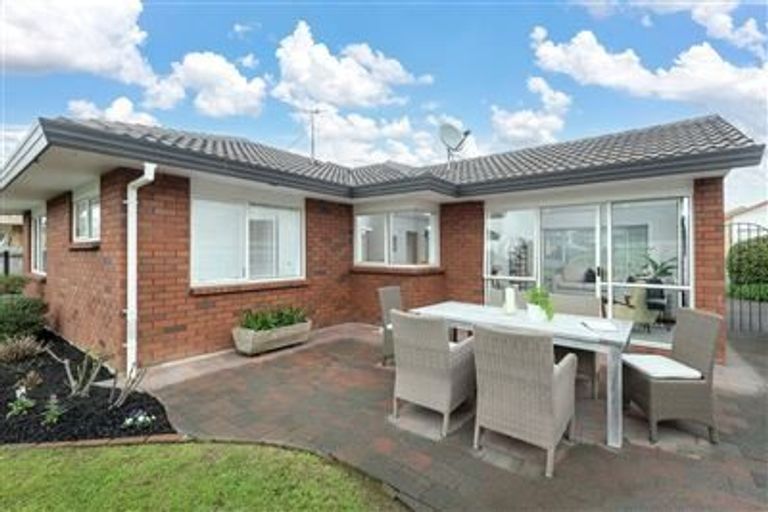 Photo of property in 2/23 Tarnica Road, Northpark, Auckland, 2013