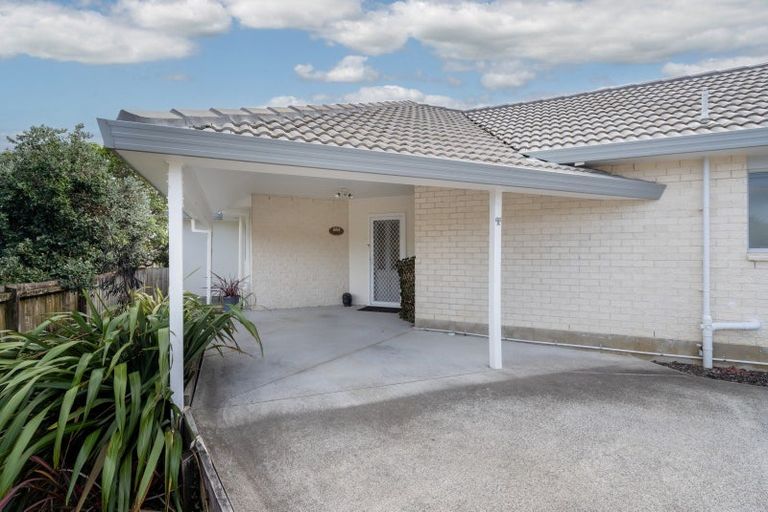 Photo of property in 66 Golfland Drive, Golflands, Auckland, 2013