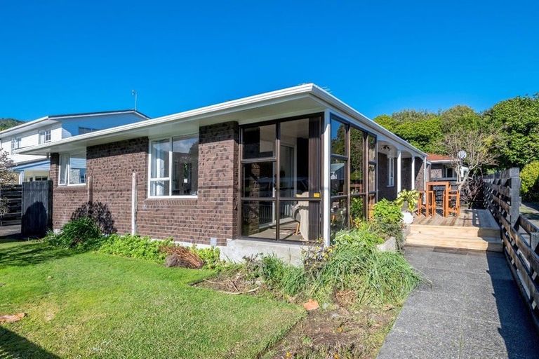 Photo of property in 48a Ngaio Road, Waikanae, 5036