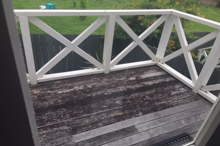 Photo of property in 2/10 William Bond Street, Stanley Point, Auckland, 0624