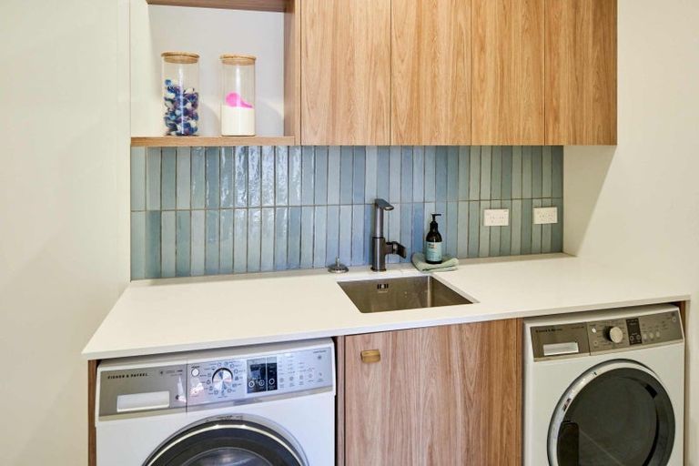 Photo of property in 89 Paremata Road, Paremata, Porirua, 5024