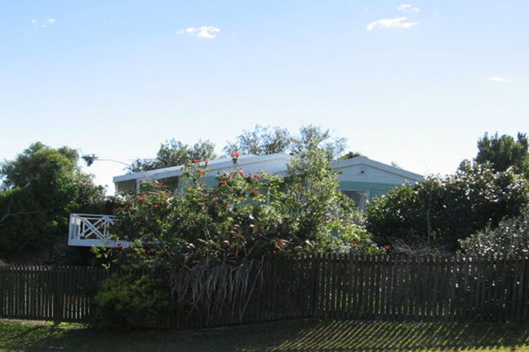 Photo of property in 15 Crosby Road, West Harbour, Auckland, 0618