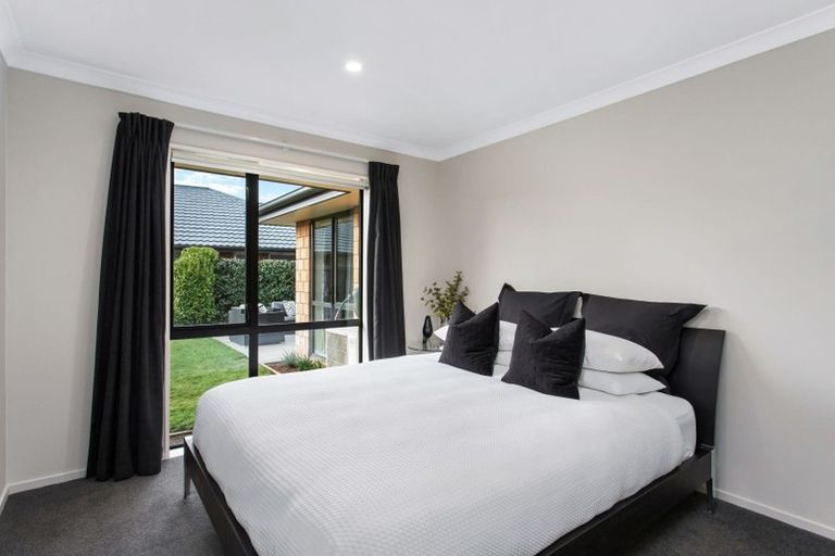 Photo of property in 16 Prebblewood Drive, Prebbleton, 7604