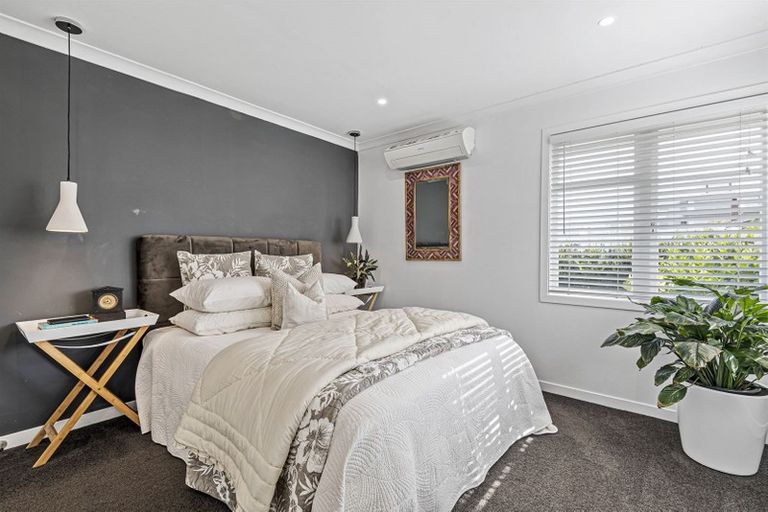 Photo of property in 4/37 Onewa Road, Northcote, Auckland, 0627