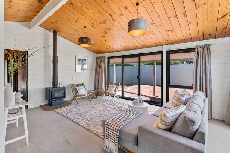 Photo of property in 10 Jane Street, Waikanae Beach, Waikanae, 5036