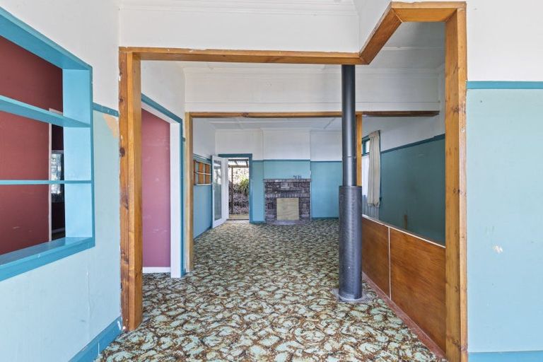 Photo of property in 15 Weston Street, Moturoa, New Plymouth, 4310