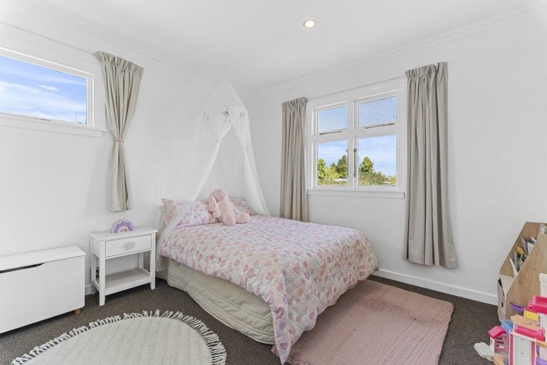 Photo of property in 130 Seaview Road, Westown, New Plymouth, 4310