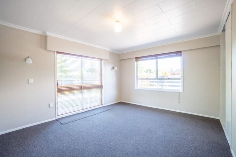 Photo of property in 16 Te Punga Place, Awapuni, Palmerston North, 4412