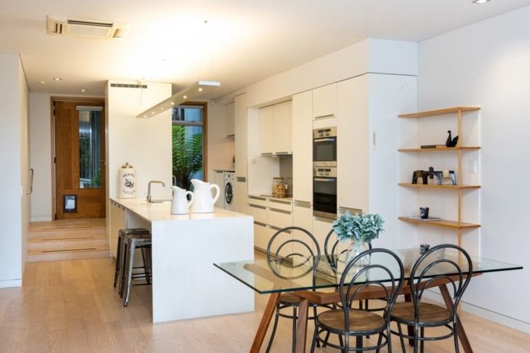 Photo of property in 2/5 Tanner Street, Havelock North, 4130