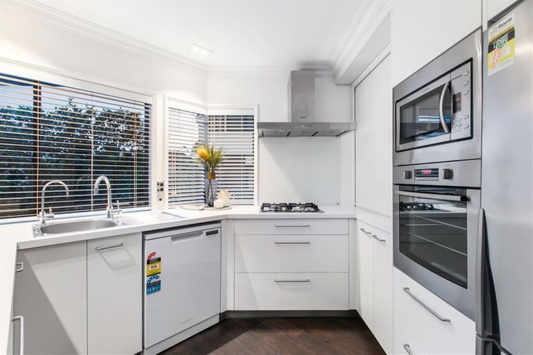 Photo of property in 1a Frieston Road, Milford, Auckland, 0620