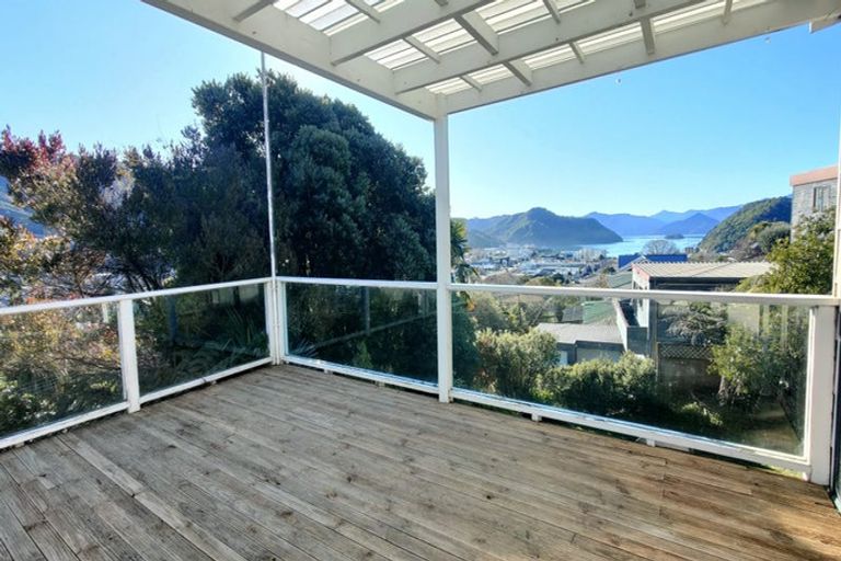 Photo of property in 126 Wellington Street, Picton, 7220