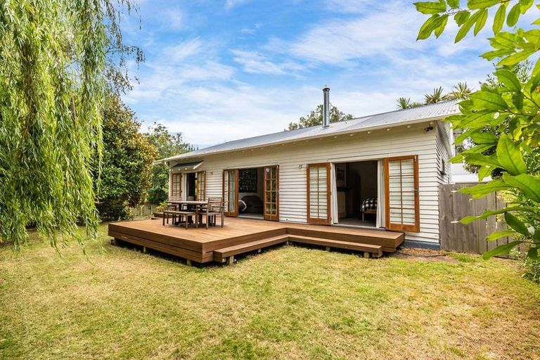 Photo of property in 6 Sandwich Road, Beckenham, Christchurch, 8023