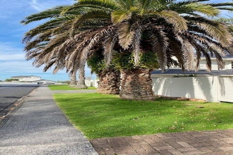 Photo of property in 2c Braemar Road, Castor Bay, Auckland, 0620