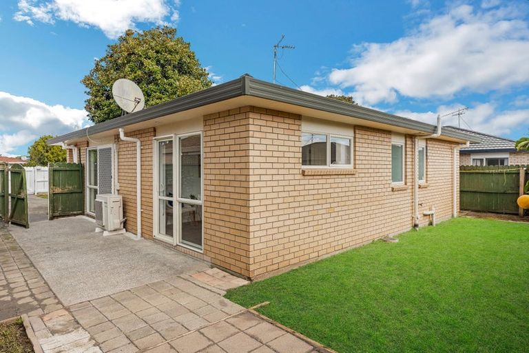 Photo of property in 96a Manuroa Road, Takanini, 2112